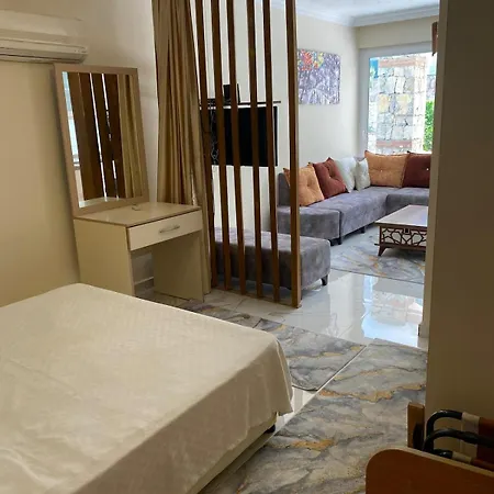 Olivia At - 厄吕代尼兹